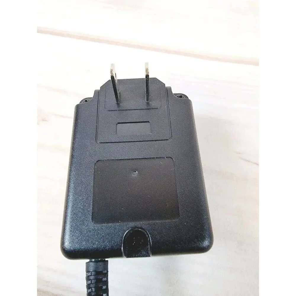 Motorola Cell Phone Charger SPN4457A Input 120VAC/60Hz/1W Output 8.8VAC/340mA—25